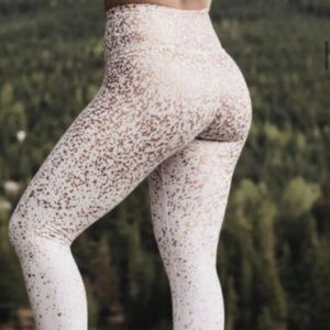 Zyia leggings, size 6-8. Too small. Brand new.